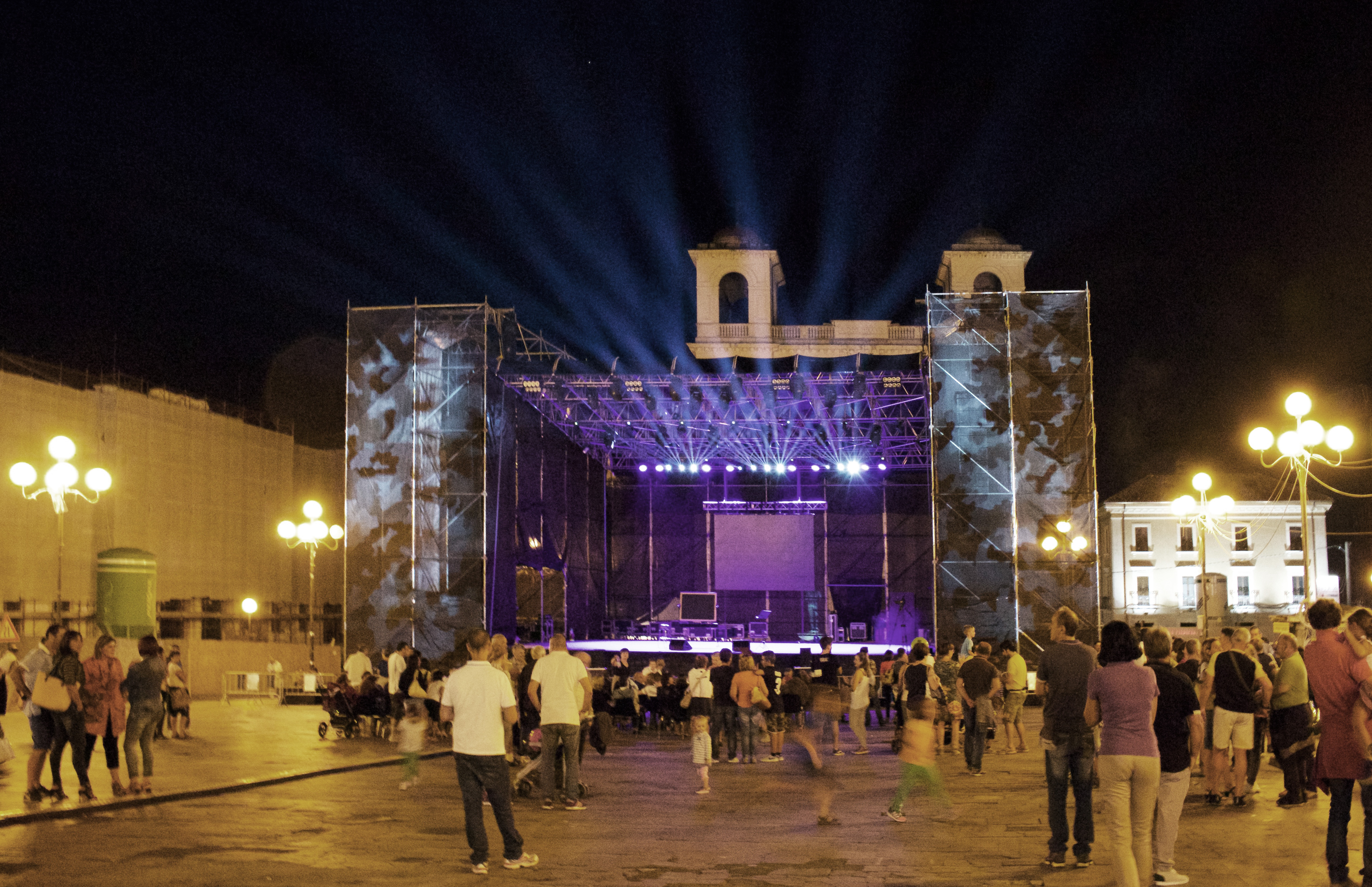 1_stage.jpg