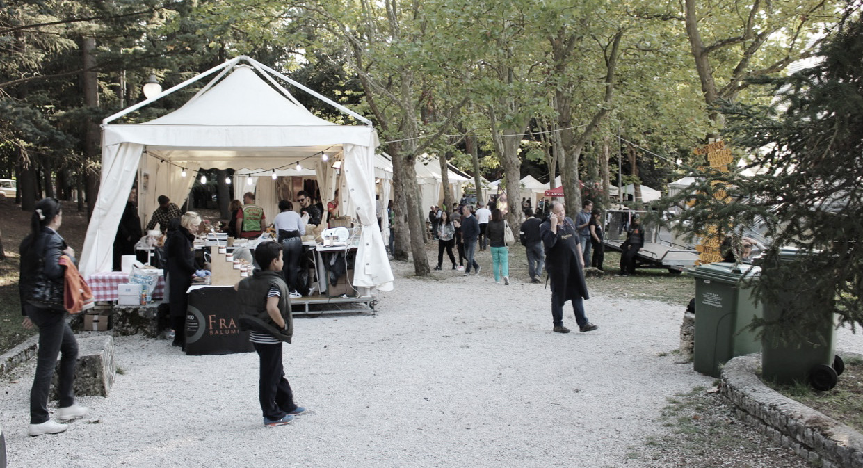 1_stalls at festa motana.jpg